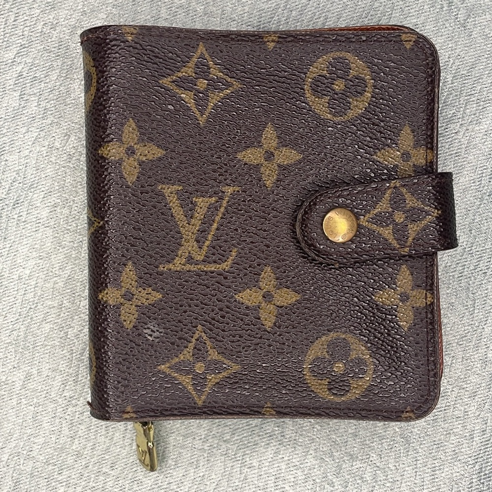 Louis Vuitton Monogram Leather Compact Zip Snap Wallet